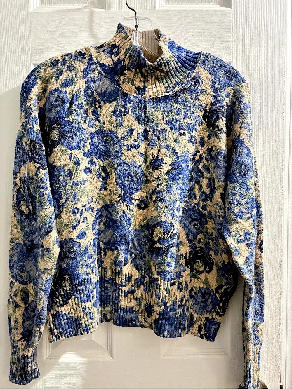 LC Lauren Conrad Floral Crewneck Sweater in Blue & Beige Size Small
